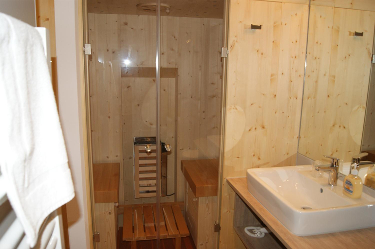 Bathroom 4, Hotel Restaurant Muckensee, Ostalbkreis