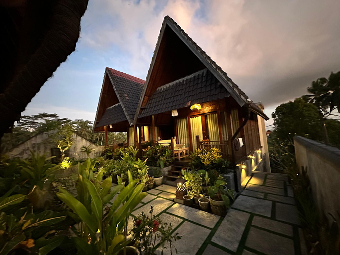 Exterior 12