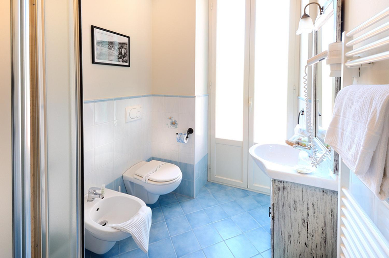 Bathroom 9