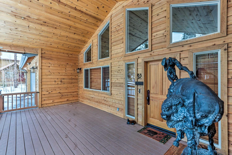 Luxe Cabin with Deck Less Than 3 Mi to Pinetop Country Club, Navajo