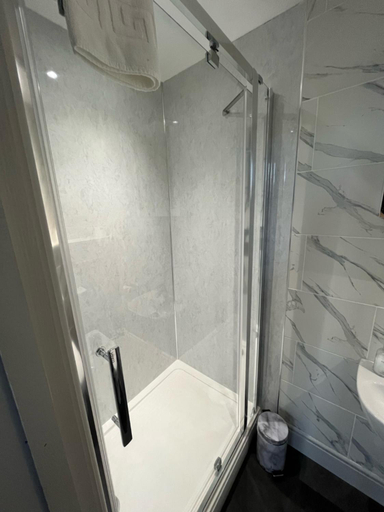 Bathroom 3, Grange Lodge, York