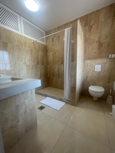 Bathroom 3, Euro Panzio, Debrecen