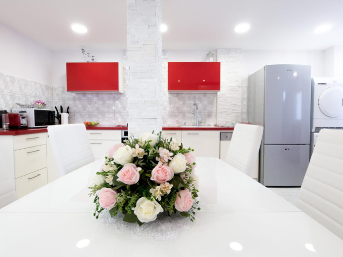 Others 5, FaRoyal Luxury Suite