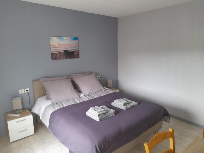 Others 4, Auberge de la vallee de la douve, Manche