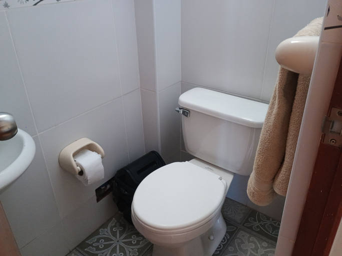 Bathroom 4, Hotel El Remanzo, Islay