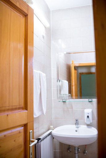 Bathroom 3, Wellness Hotel Szindbad, Balatonföldvári