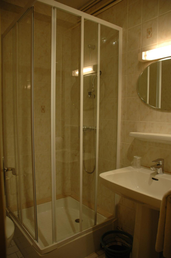 Bathroom 3, Hotel du Luxembourg, Lozère