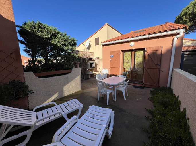Others 3, Villa T3 avec terrasse, 6 couchages, proche plage et commerces, quartier calme, parking prive - FR-1, Aude