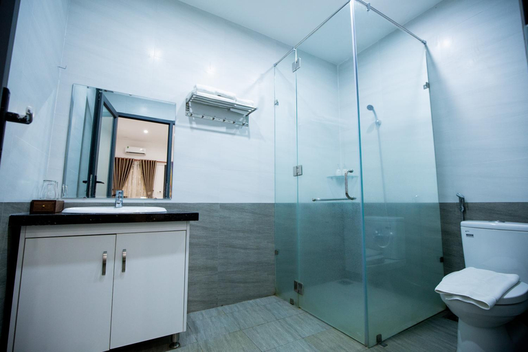 Bathroom 10