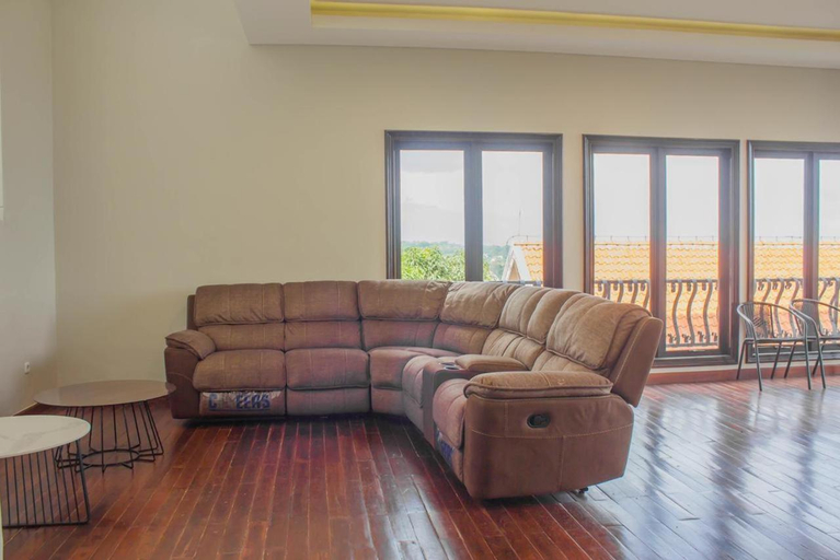 Others 2, Villa Dago Pakar Bandung, Bandung