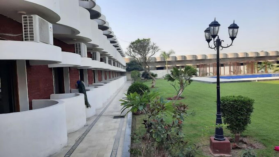 Exterior & Views 2, Sambara Inn, Larkana