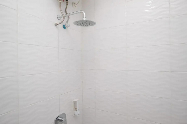 Bathroom 18