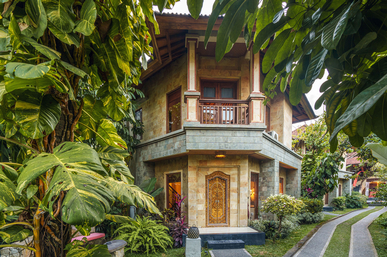 Exterior 1