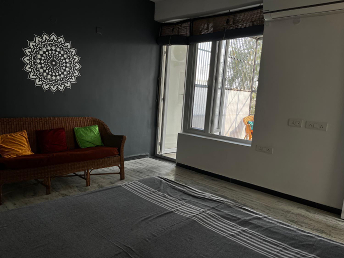 Others 4, Metro Connected Homestay with Parkview, Gautam Buddha Nagar