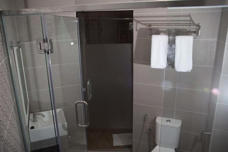 Bathroom 11