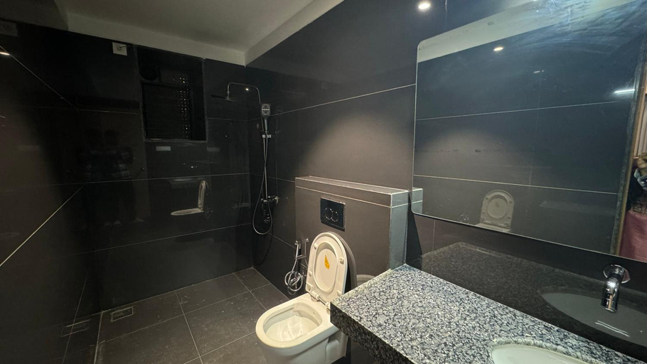 Bathroom 5, The Pavilion Park Resort, Nashik