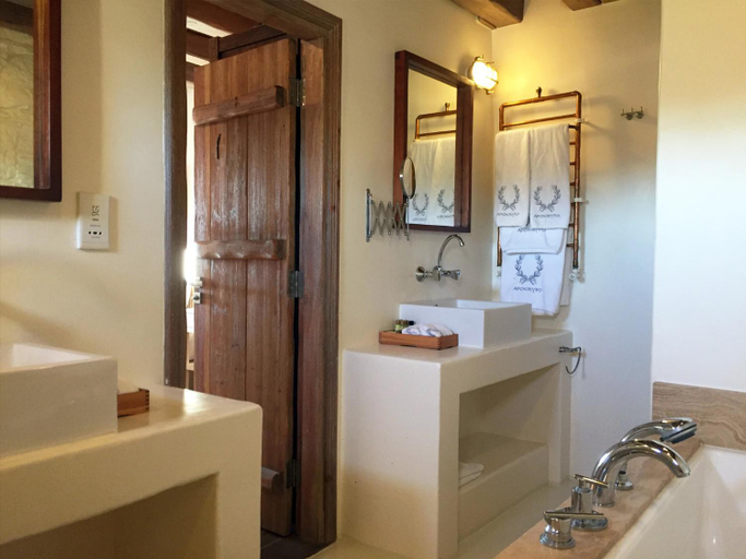 Bathroom 2, Apokryfo Traditional Guesthouse