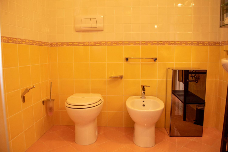 Bathroom 3, Reginella Guest House, Salerno