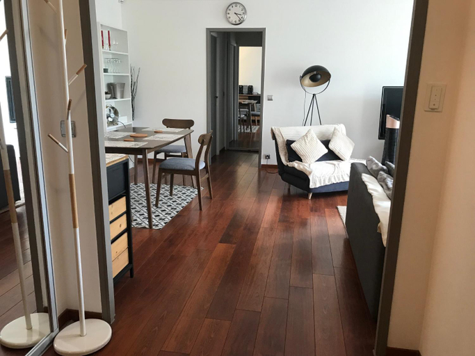 Others 5, Blue Haven Sevres, Hauts-de-Seine
