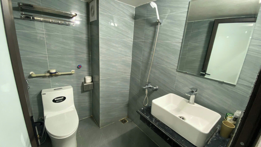 Bathroom 2, Era Apartment Tran Thai Tong, Cầu Giấy