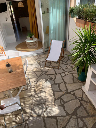 Others 4, Bright studio with small terrace, Var