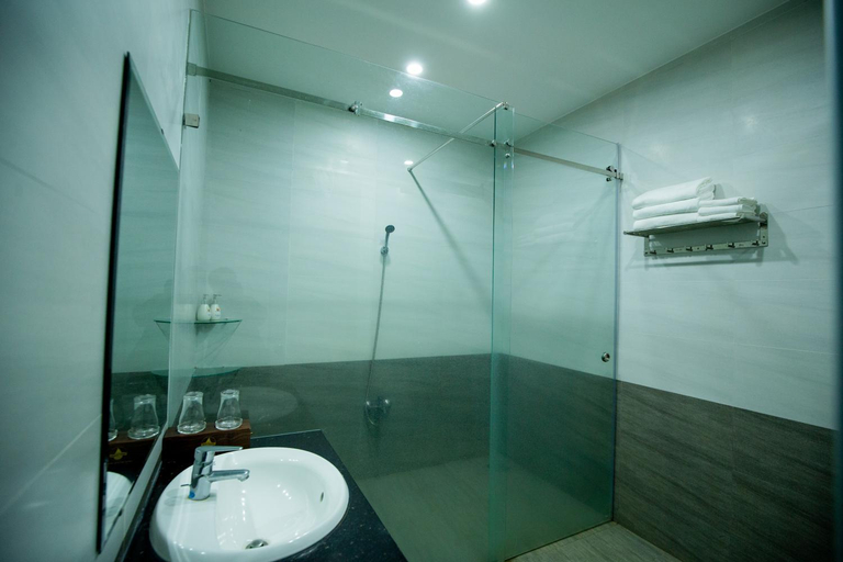 Bathroom 18