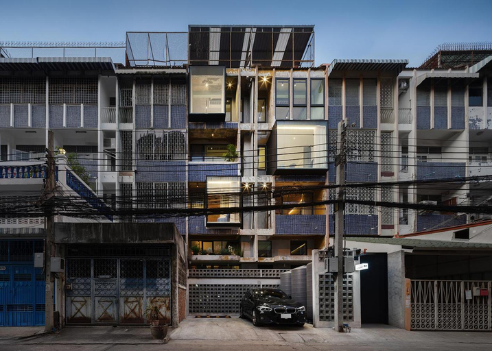 Stupid Stay, Khlong San