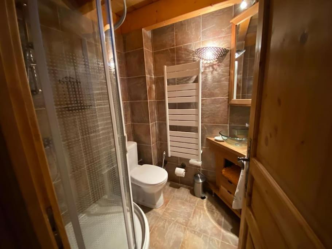 Bathroom 3, Chalet confortable vue panoramique, Alpes-Maritimes