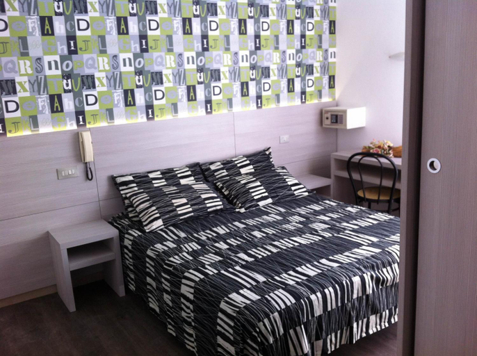 Bedroom 3, Hotel Ave, Rimini