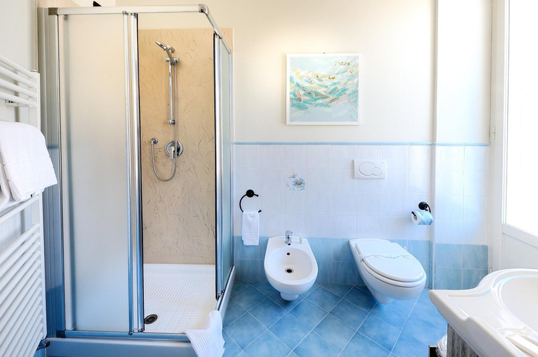 Bathroom 25