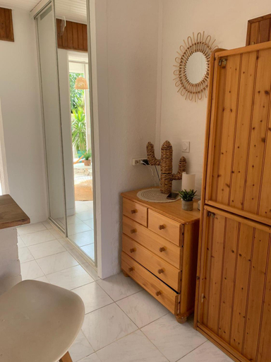 Others 5, Bright studio with small terrace, Var