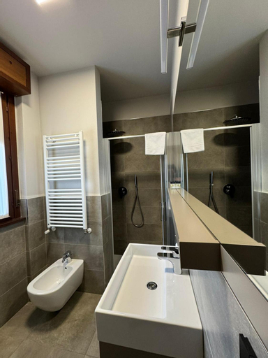 Bathroom 4