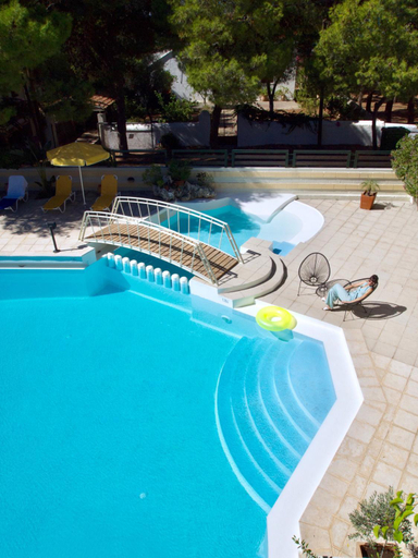 Others 4, Villa Pefki, Crete