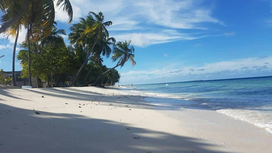 Beach 2, Madi Giri Guest House, Baa Atoll