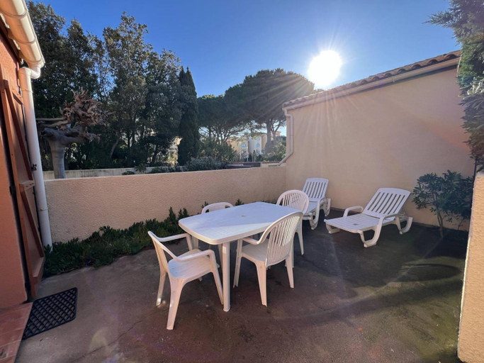 Others 4, Villa T3 avec terrasse, 6 couchages, proche plage et commerces, quartier calme, parking prive - FR-1, Aude