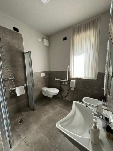 Bathroom 7