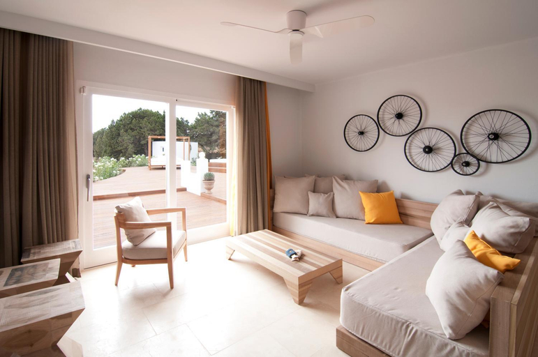 Bedroom 3, Paraiso De Los Pinos Apartments, Baleares