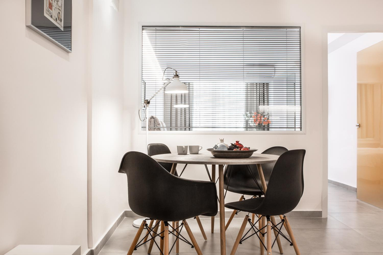 Facilities 4, The Square Six, Attica