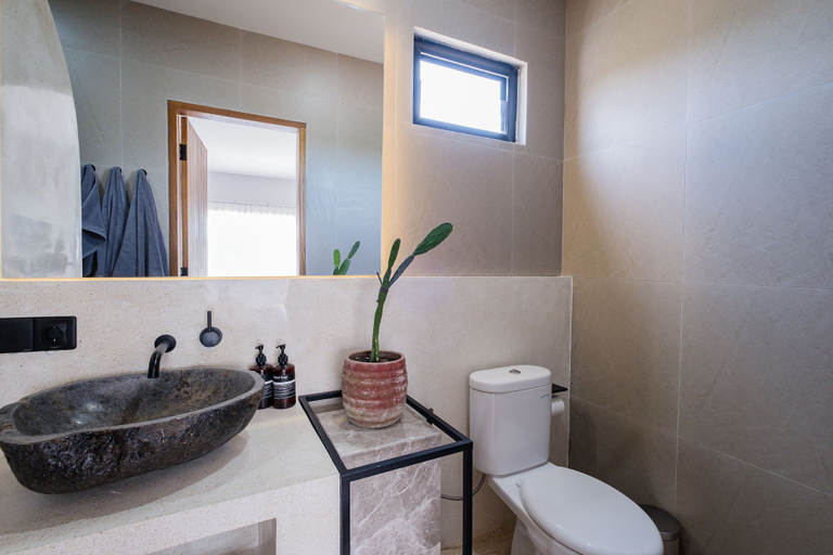 Bathroom 3, MIID Apartment Balangan, Badung