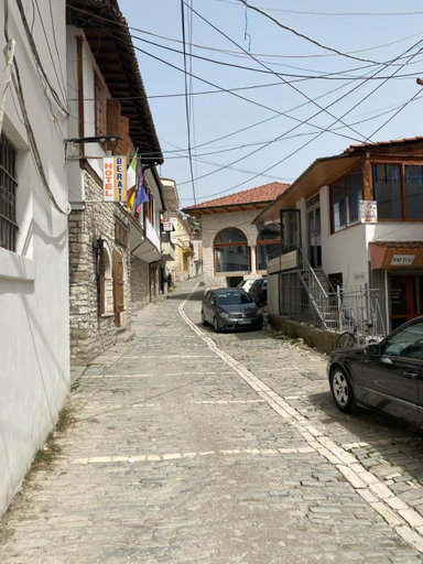 Others 5, Vila Haznedari, Beratit