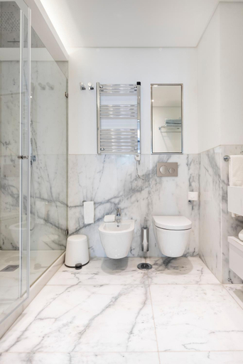 Bathroom 2, Marquês Best Apartments - Lisbon Best Apartments., Lisbon