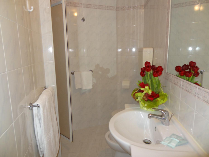 Bathroom 2, Hotel Jumbo, Rimini