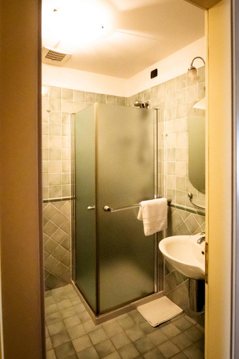 Bathroom 3, Hotel Al Poggio Verde, Brescia