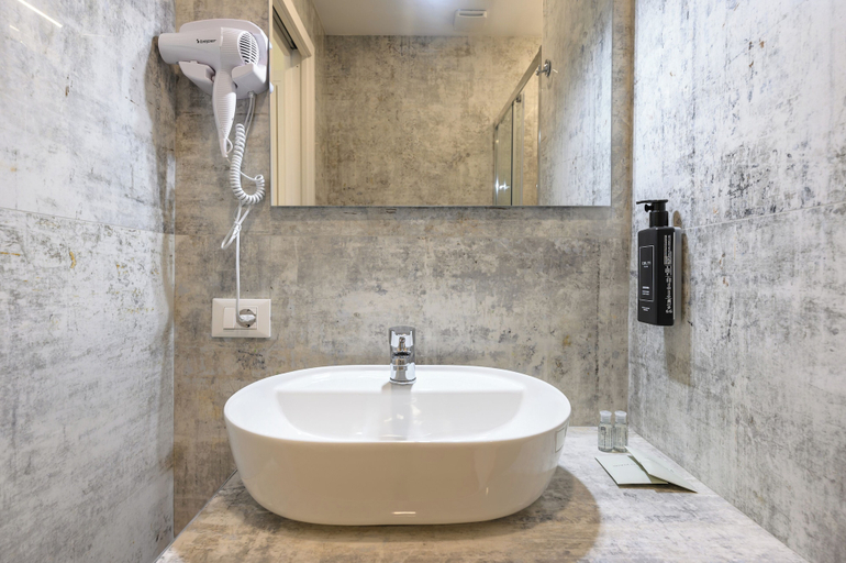 Bathroom 5, Tolu Relais, Rome