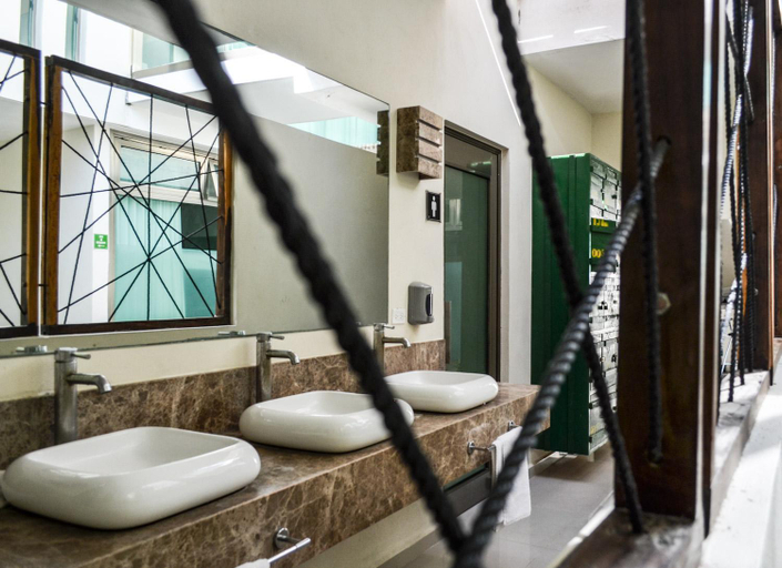Bathroom 3, Sayab Hostel, Cozumel