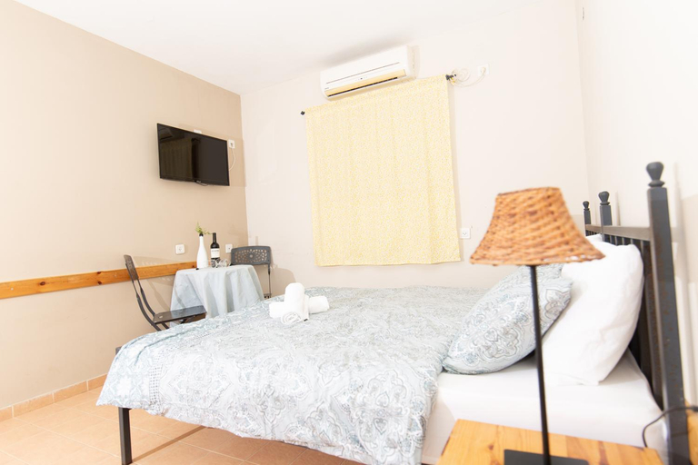 Bedroom 2, Gan Hakramim Country Lodging