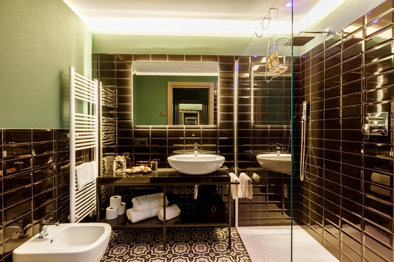 Bathroom 15