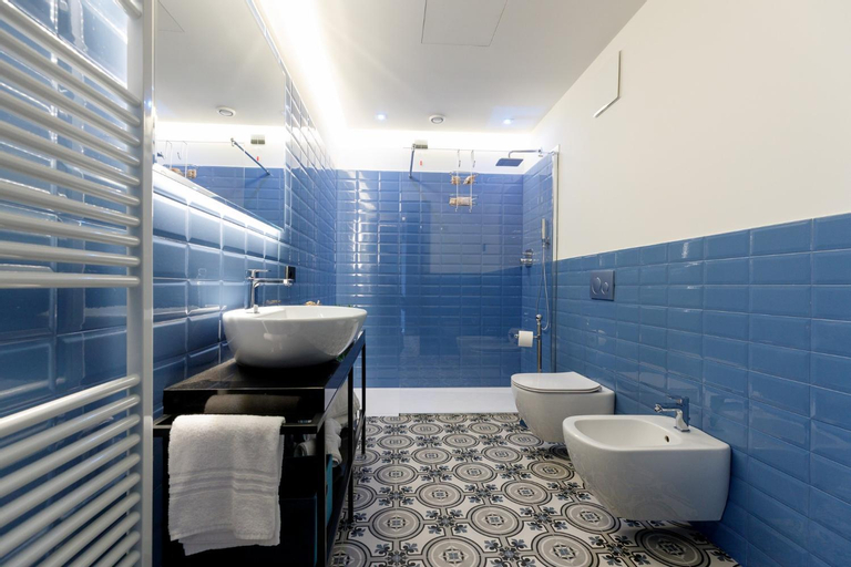 Bathroom 10