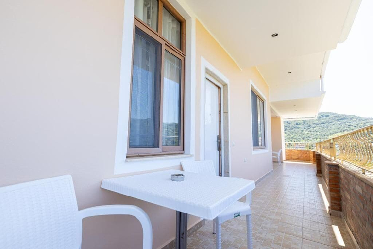 Others 4, Villa Yucca, Vlorës