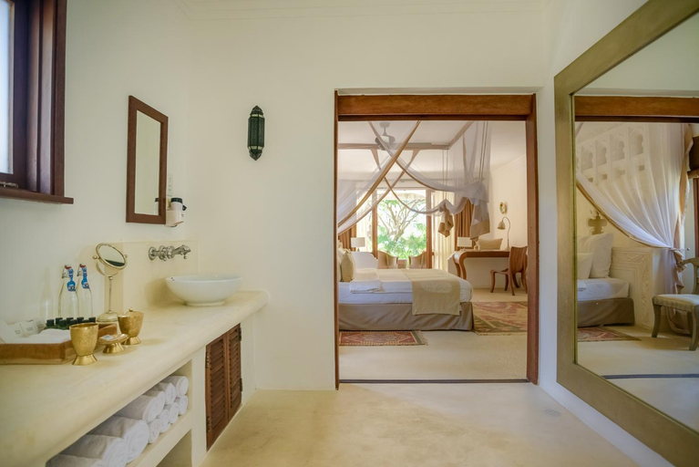 Bathroom 5, Swahili Beach Resort, Msambweni
